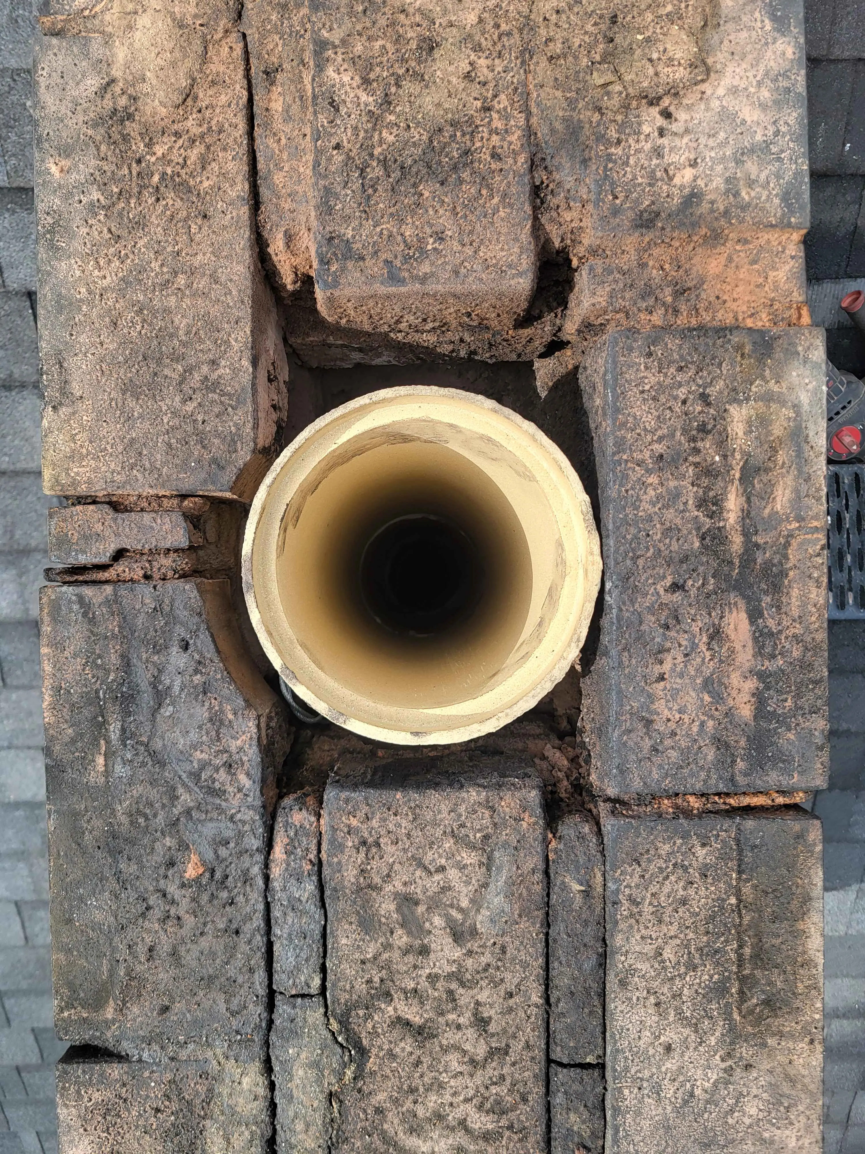Montaż wkładu kominowego ceramicznego
